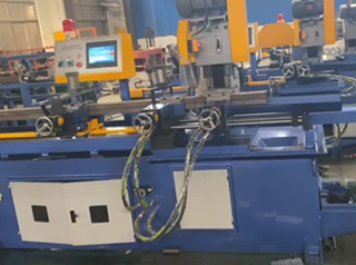 全自動(dòng)切管機(jī)帶轉(zhuǎn)角